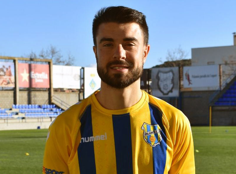El Palamós CF s'assegura gols amb la continuïtat de Toni Rossell. (Foto: Palamós CF).