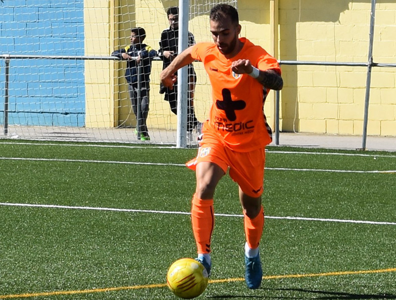 Joel Salas continuarà al Palamós CF. (Foto: S. Cortés).