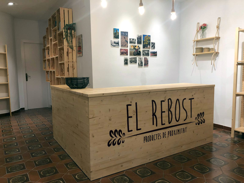 'El Rebost', botiga de productes de proximitat al centre de Calonge.