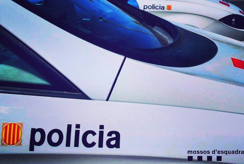 L'home ha estat detingut pels Mossos d'Esquadra, un cop s'ha lliurat a la comissaria de La Bisbal.