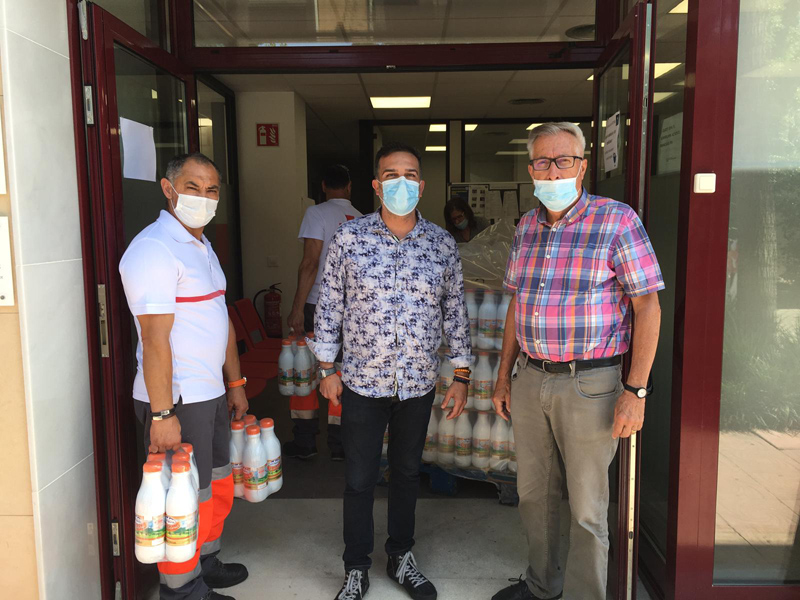 Ciutadans ha lliurat més de 1.600 litres de llet a benefici de Creu Roja Palamós.