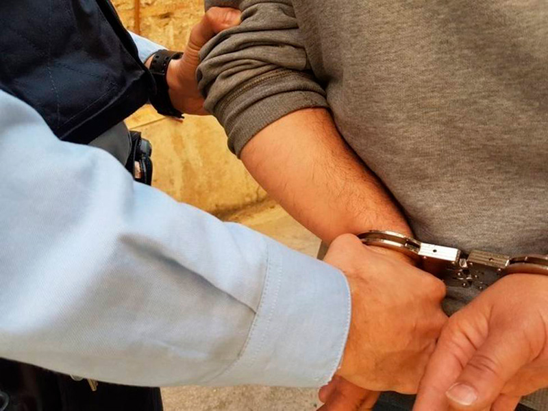 A presó per temptativa d'assassinat a la seva companya de pis.