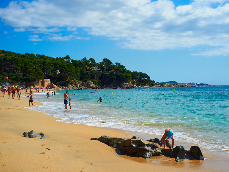 Cala Cristus, una de les platges més concorregudes a l'estiu a Calonge.