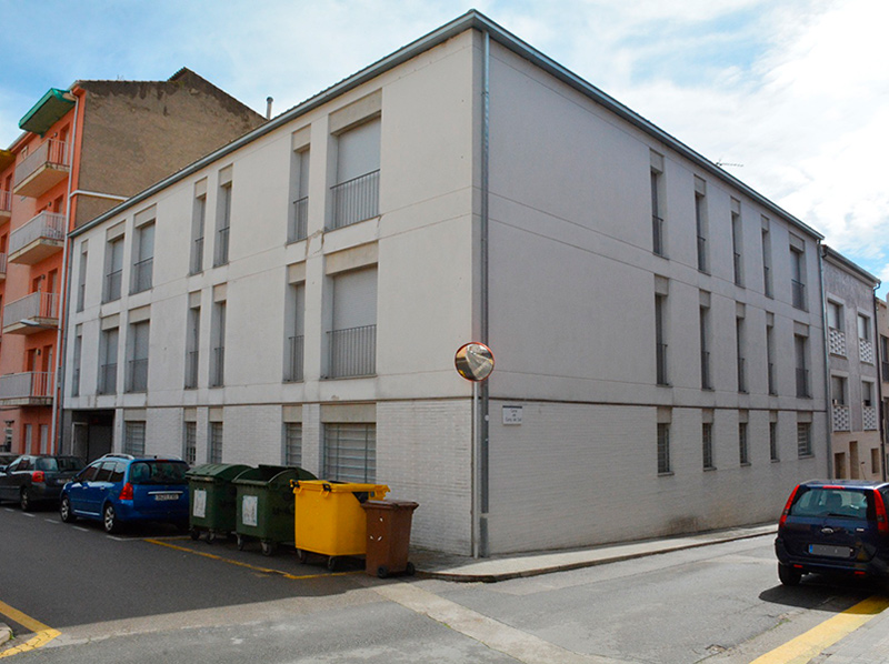  Imatge de l'edifici situat al carrer Camp d'en Coll amb carrer de la Sala, on s'impulsa un projecte d'habitatge cooperatiu. (Ajuntament de Calonge).