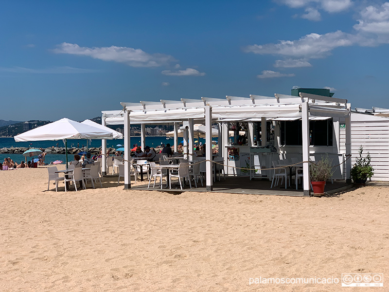 Un dels xiringuitos de la platja Gran de Palamós.