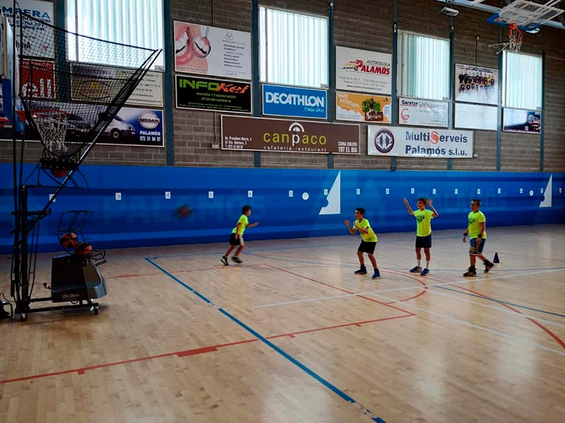 L'activitat es fa al Pavelló Municipal d'Esports.