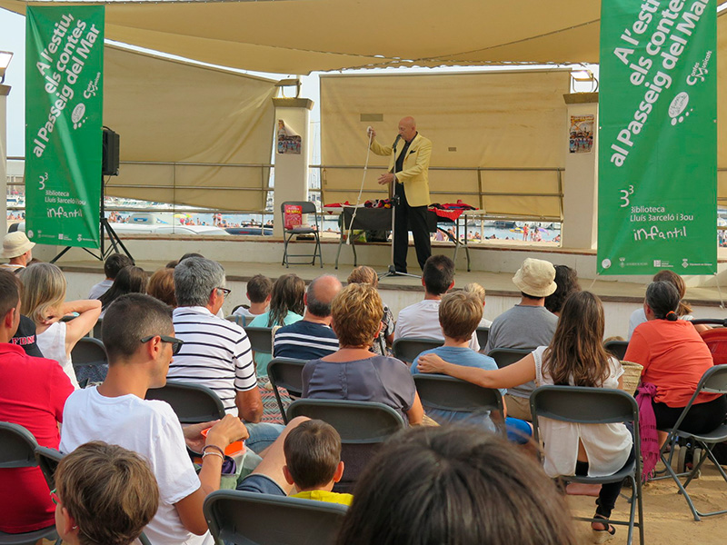 Comença a les set de la tarda, a l'escenari del passeig del Mar.