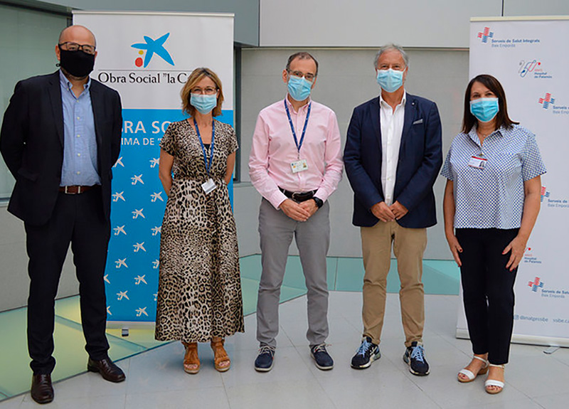 Signatura del conveni La Caixa - aula de memòria a Palamós Gent Gran. (Foto: SSIBE)