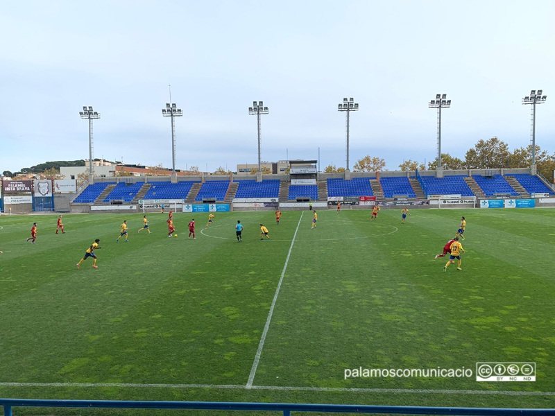 Imatge d'arxiu del partit entre el Palamós i el Manlleu de la temporada passada.