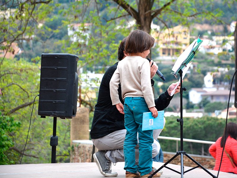 Imatge d’arxiu d'un acte de Sant Jordi als jardins del castell de Calonge. (Foto: Ajuntament de Calonge i Sant Antoni).