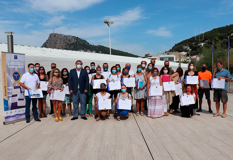 El lliurament dels distintius s'ha fet al Club Nàutic de l'Estartit. (Foto Consell Comarcal del Baix Empordà).