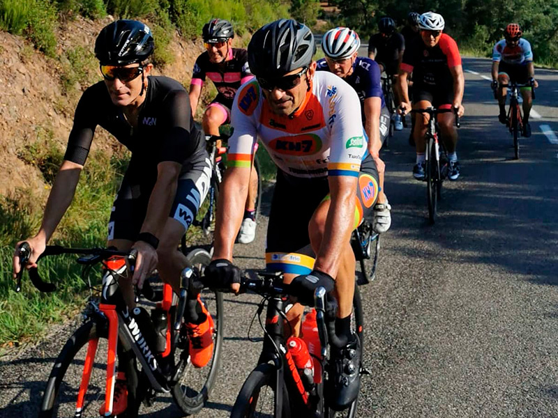 L'activitat està dirigida per Melcior Mauri, ex-ciclista professional i guanyador de la Vuelta a España.