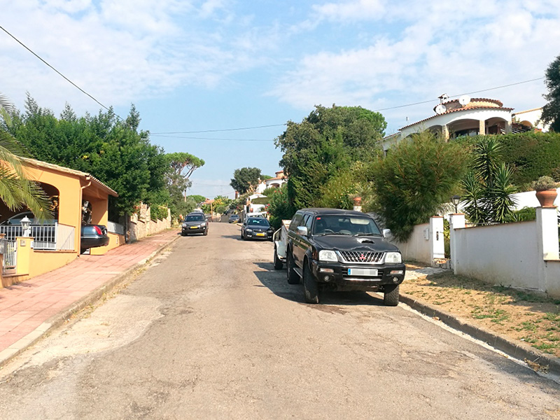 Un carrer de la Urbanització de Mas Pere. (Foto: Ajuntament de Calonge i Sant Antoni).
