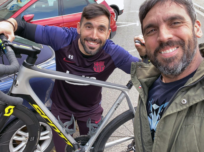 David Fernández, a la dreta, amb el segon entrenador del Barça, Eder Sarabia. (Foto: David Fernández).