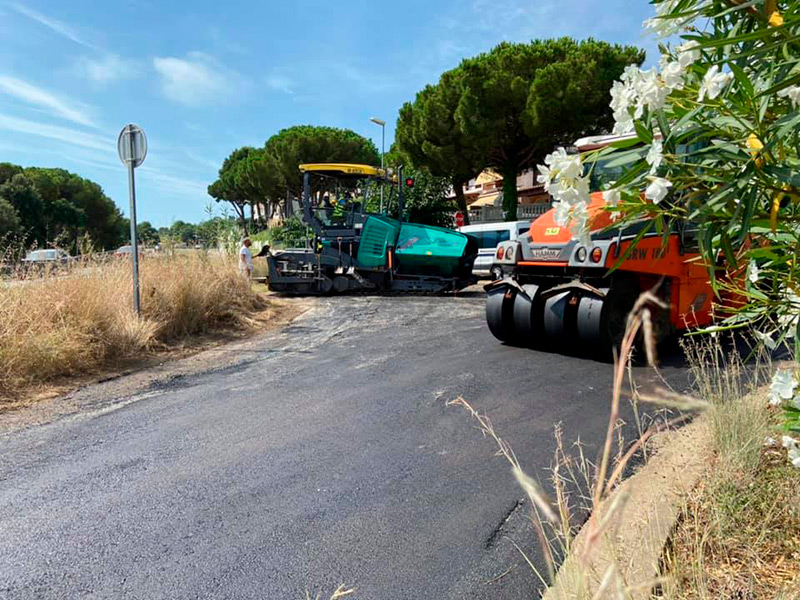 Les feines d'asfaltatge s'aturen fins al mes de setembre. (Foto: Ajuntament de Calonge i Sant Antoni).