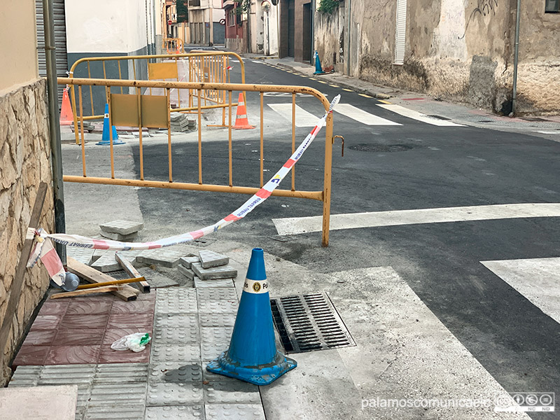 Darrers remats de l'obra al carrer de Pere Joan, aquest matí.