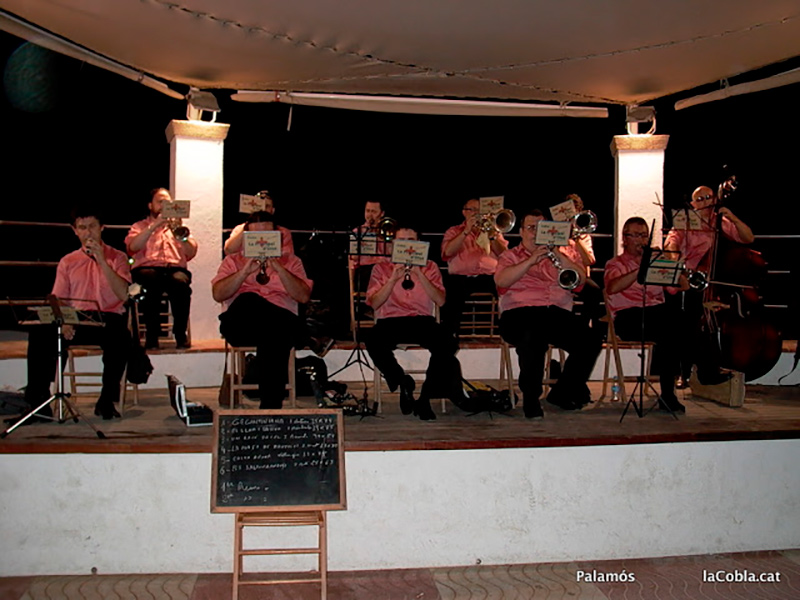 Imatge d'arxiu d'un concert de la cobla La Principal d'Olot a Palamós. (Foto: lacobla.cat).
