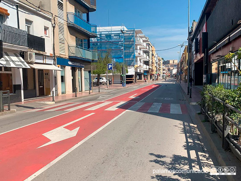 Palamós completament buit, en una imatge del mes d'abril durant l'estat d'alarma.