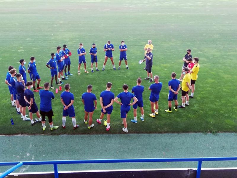 La plantilla del Palamós CF va tornar a entrenar-se en grup la setmana passada. (Foto: Palamós CF).