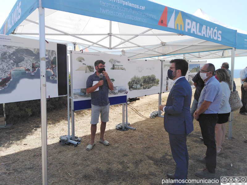 Pere Aragonès, en primer terme, i l'alcalde Lluís Puig, en la presentació d'avui.