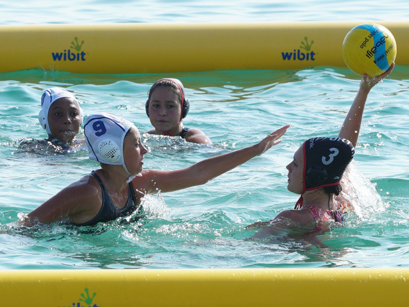 El torneig es juga en un format més reduït i en aigua de mar. (Foto: Barcelona International Water Polo Academy).
