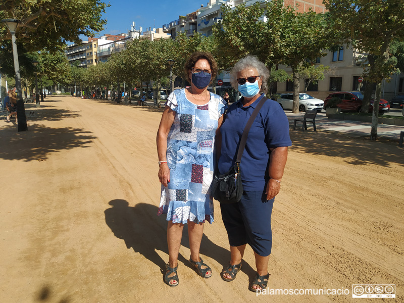 Hortènsia Doporto i Laura Flórez, representants de la delegació d'Oncolliga a Palamós.