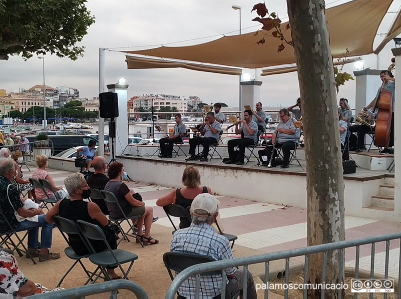 Audició de sardanes al passeig del Mar fa un parell de setmanes.