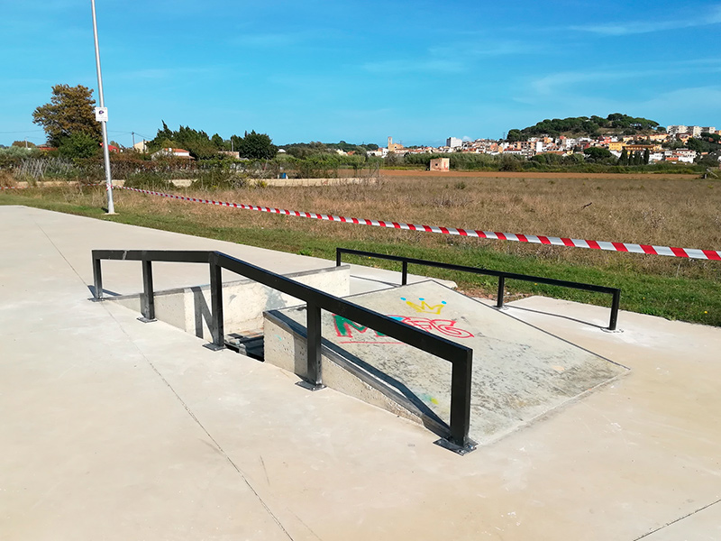 Nous elements de l'skate park situat a prop de la zona esportiva Josep Massot i Sais.