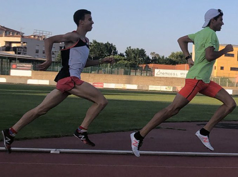 Adel Mechaal, dreta, durant un entrenament. (Foto: Adel Mechaal).