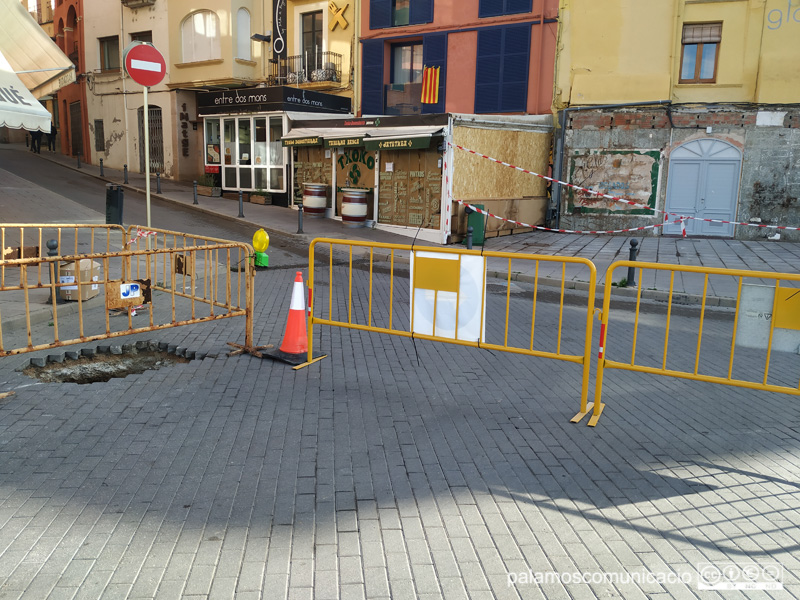 Els vehicles que baixin del Tauler i Servià han d'anar en direcció a la plaça de Sant Pere, i acabar sortint per la Catifa.