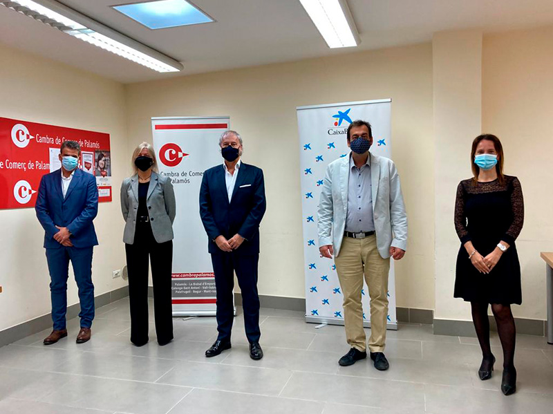 Renovació de l'acord entre CaixaBank i la Cambra de Comerç de Palamós. (Foto: Cambra de Comerç de Palamós).