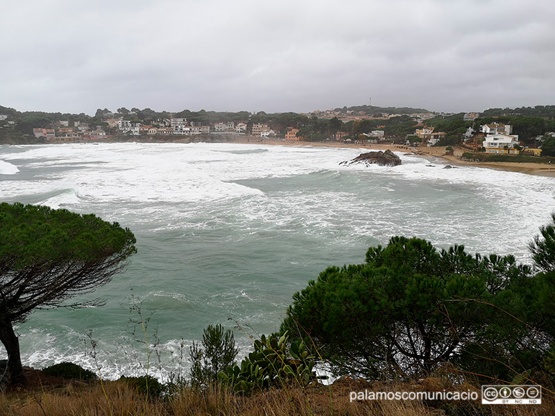 Temporal de mar a la platja de la Fosca, aquest dissabte passat. 