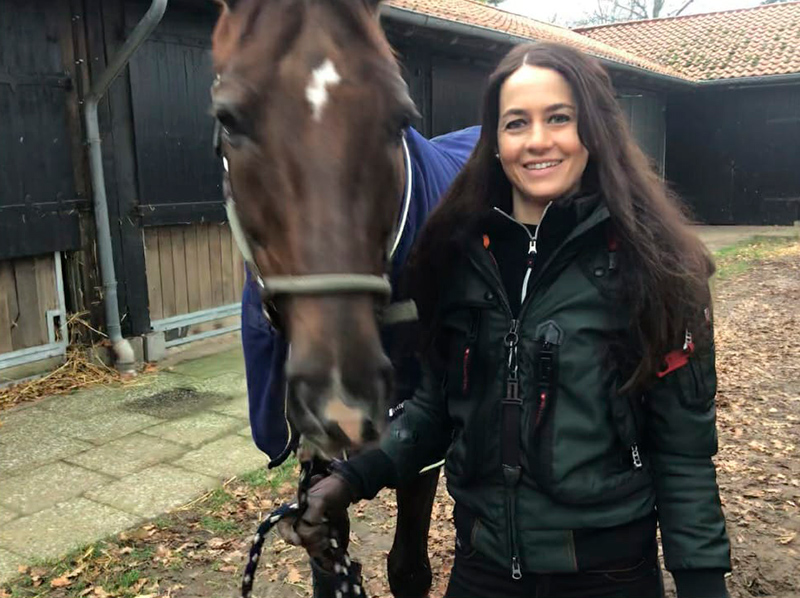 La Judit Sardà i el seu cavall Don Primus, aquest matí.