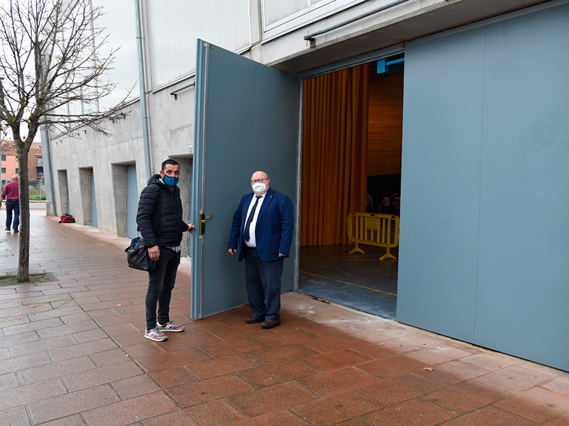 S'han canviat les portes d'emergència de la Sala Polivalent de Sant Antoni. (Foto: Ajuntament de Calonge i Sant Antoni).