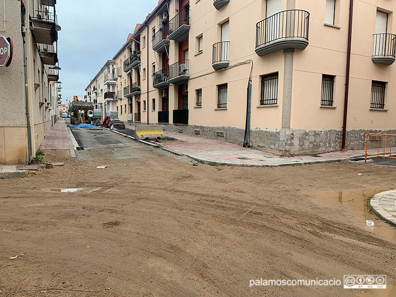 Estat de les obres al carrer de Santa Marta cantonada amb el carrer de la Mercè, aquest matí.