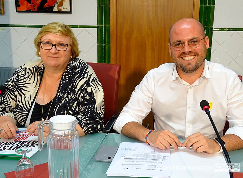 Pilar Arxé, nova presidenta de Junts i Raimon Trujillo, responsable de política municipal de la formació.