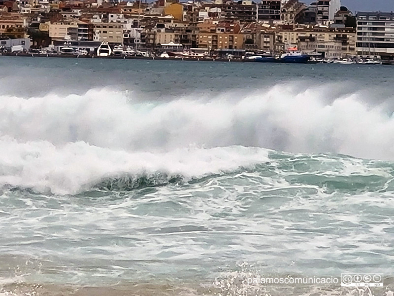 Onatge a Palamós, ahir al migdia.