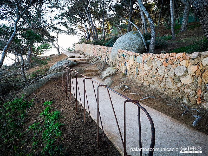 Tram del camí de ronda, ja executat, passat Cap Gros i camí de Sa Tamardia.