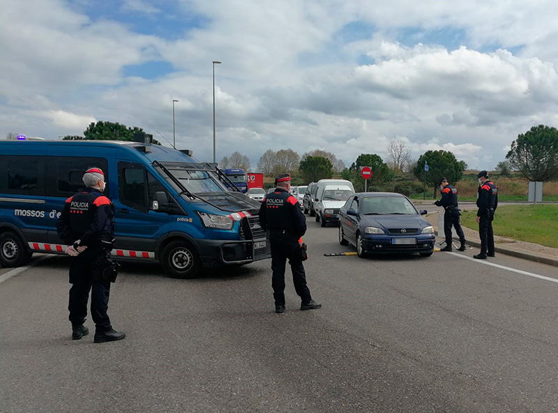 Control dels Mossos d'Esquadra de compliment del confinament. (Foto: Mossos d'Esquadra).