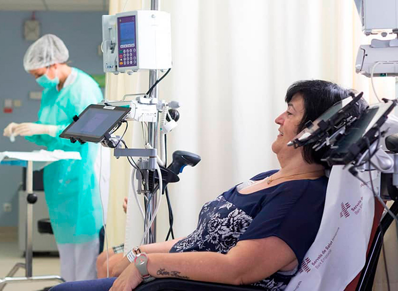 Sessió de quimioteràpia a l'hospital de Palamós. (Foto: SSIBE).