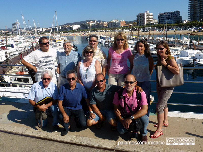 Amics de les Illes Formigues renova la seva junta. Isabel Ruiz, dempeus a la dreta de la imatge, és la nova presidenta.