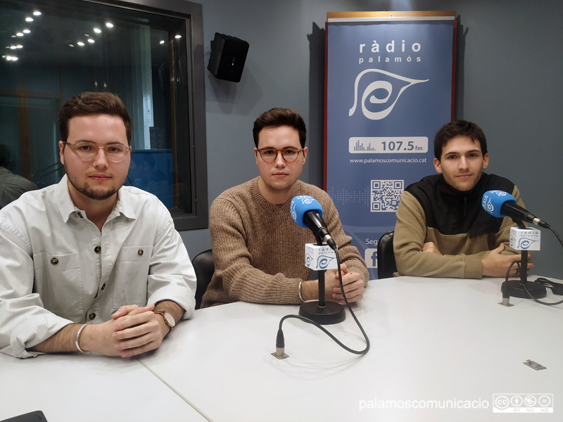 Albert i Pau Sansabrià i Oriol Domènech, directors i muntador del film 'Los pájaros no vuelan de noche'.