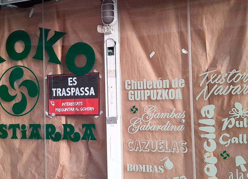 Cartell de protesta en un restaurant de Palamós. (Foto: Agrupació Hostaleria de Palamós).