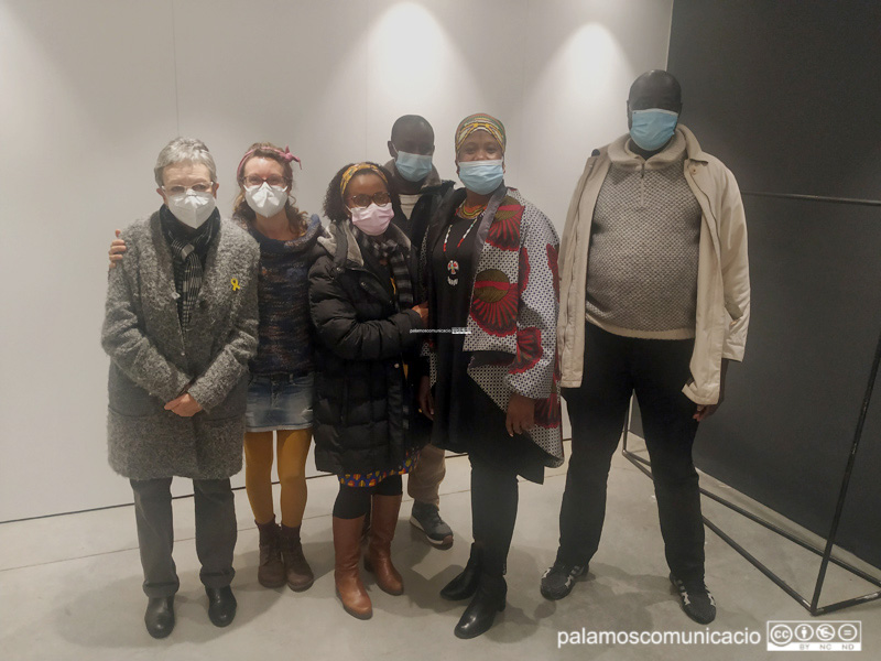 Representants de col·lectius que treballen per l'eradicació de la mutilació genital femenina, ahir en un acte a Palamós.