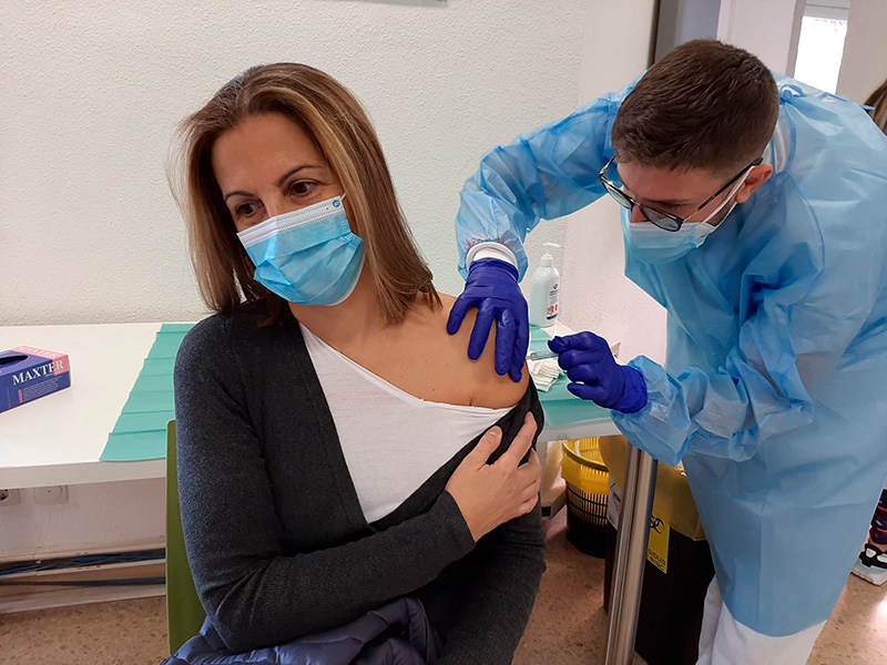 Professionals sanitaris del SISCAT durant la vacunació la setmana passada a l’Hospital Trueta. (Foto: Hospital Trueta).