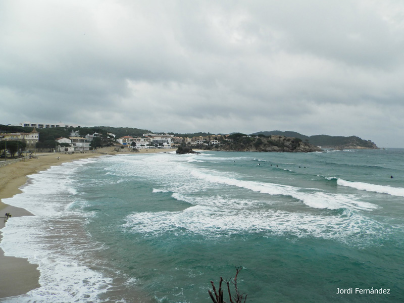 Mar de fons a la platja de La Fosca. (Foto: J. Fernández tempspalamos.blogspot.com).