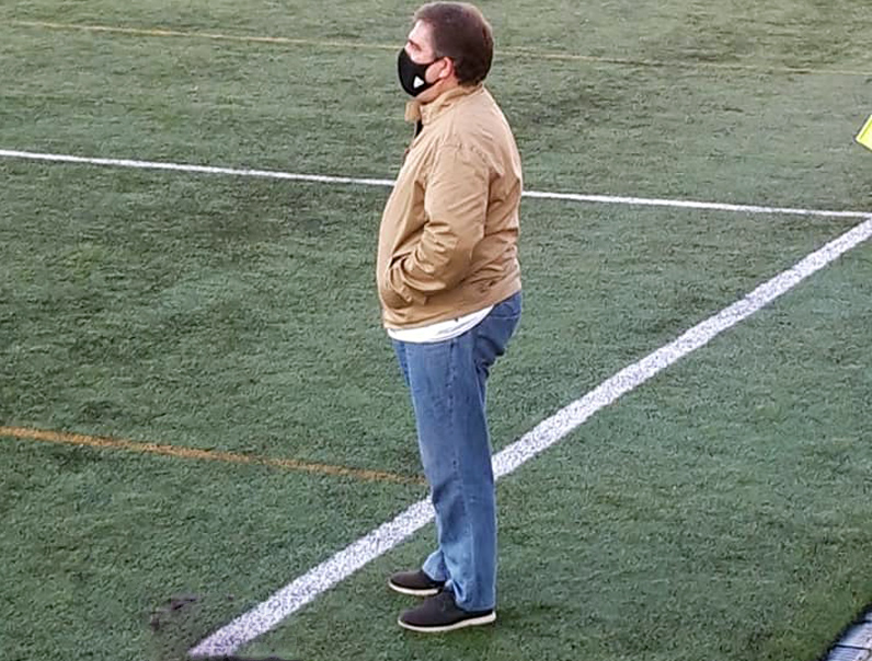Eduardo Vílchez va debutar dissabte a Lloret com a nou entrenador del Degà. (Foto: Palamós CF).