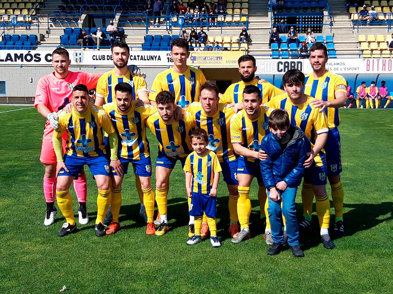 Onze inicial del Palamós CF en el partit disputat davant la Unió Esportiva Vic. (Foto: Palamós CF).