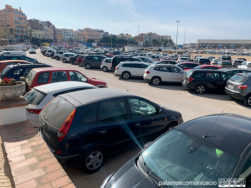 L'aparcament de la platja Gran, ahir al matí.