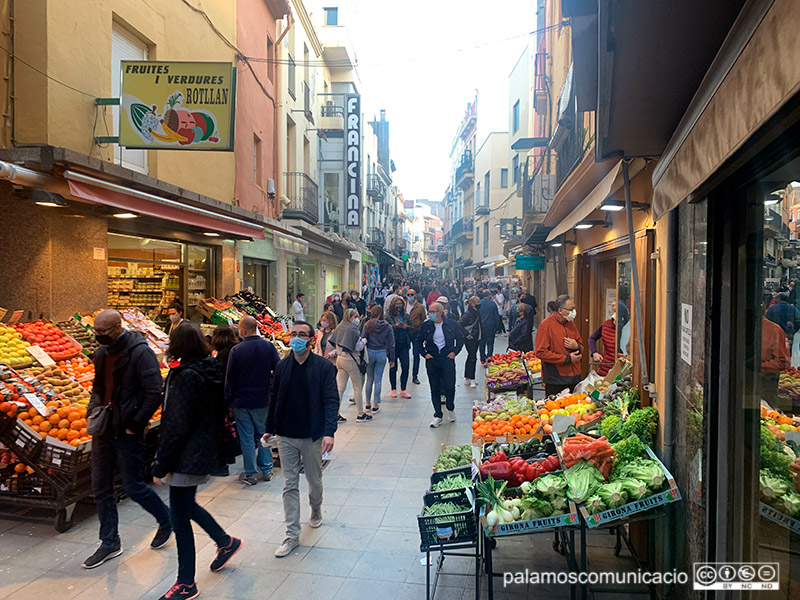 El carrer Major de Palamós, divendres a la tarda.